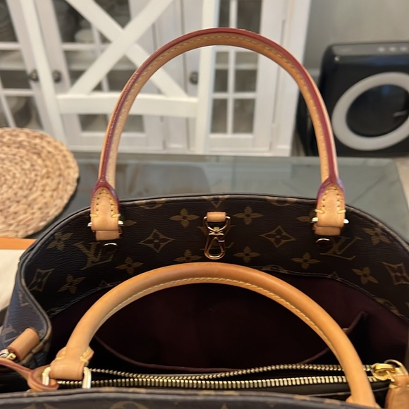 LOUIS VUITTON Monogram Montaigne BB - Picture 11 of 15